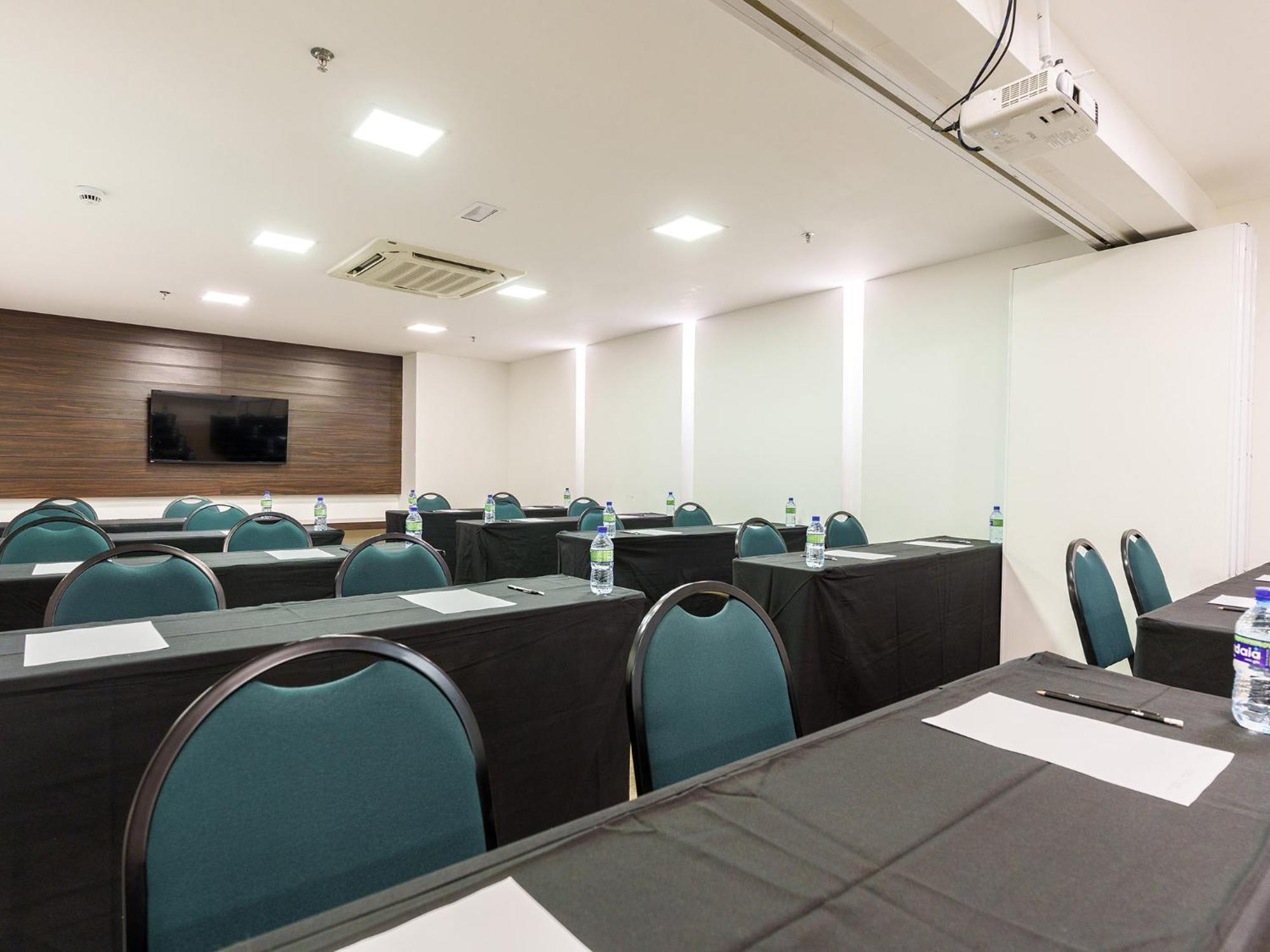 Hotel Athos Bulcao Hplus Executive 4*