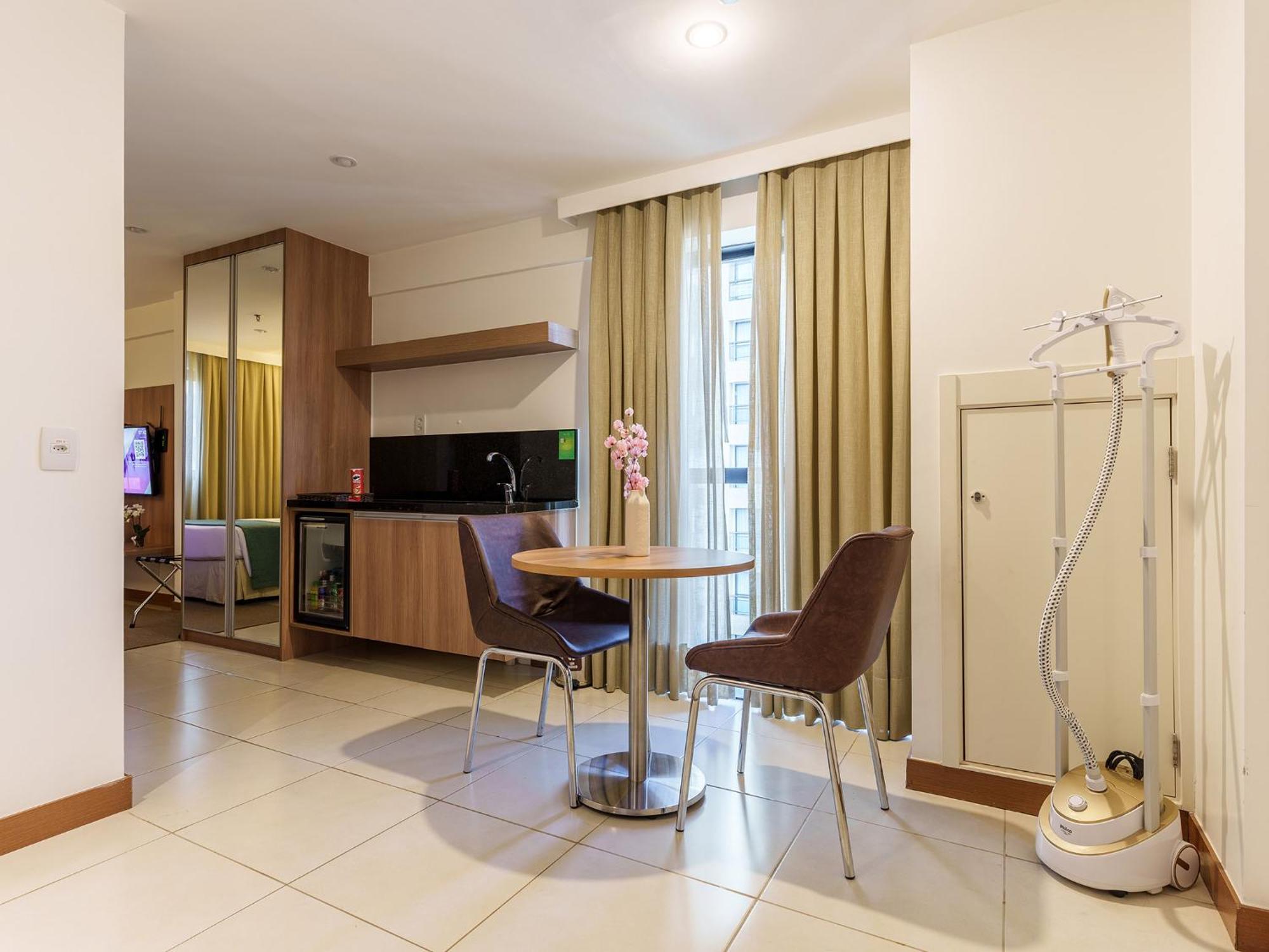 Athos Bulcao Hplus Executive Hotel 4*