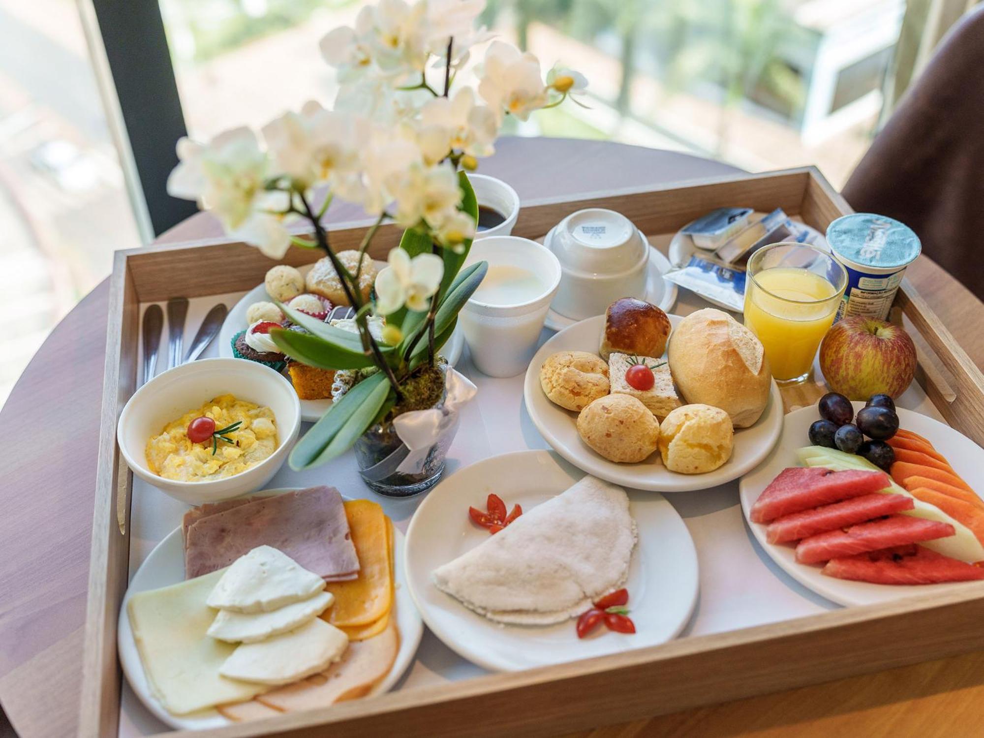 Athos Bulcao Hplus Executive Hotel 4*